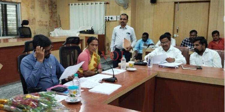 ನಗರಸಭೆ ಅಧಿಕಾರಿಗಳಿಗೆ ಖಡಕ್ ಎಚ್ಚರಿಕೆ ನೀಡಿದ ಜಿಲ್ಲಾಧಿಕಾರಿ ಚಂದ್ರಶೇಖರ್ ನಾಯಕ್: