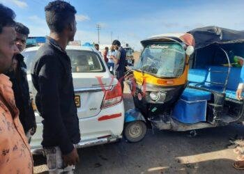 ಕಾರ್ ಹಾಗೂ ಆಟೋ ನಡುವೆ ಡಿಕ್ಕಿ; ಆಟೋ ಚಾಲಕನಿಗೆ ಗಂಭೀರ ಗಾಯ: