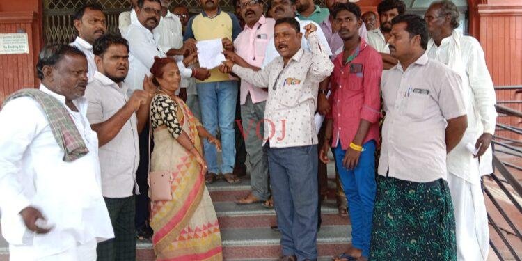 ಅಂಬೇಡ್ಕರ್ ಭಾವಚಿತ್ರಕ್ಕೆ ಮಸಿ ಬಳೆದ ಕಿಡಿಗೇಡಿಗಳ ಬಂಧನಕ್ಕೆ ಆಗ್ರಹ: