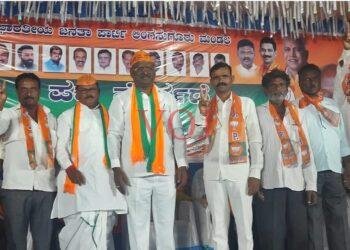 ಬಿಜೆಪಿ ಪಕ್ಷ ಸೇರಿದ ಹಟ್ಟಿ, ಮುದಗಲ್ ಪಟ್ಟಣದ 100 ಕ್ಕೂ ಹೆಚ್ಚು ಯುವಕರು: