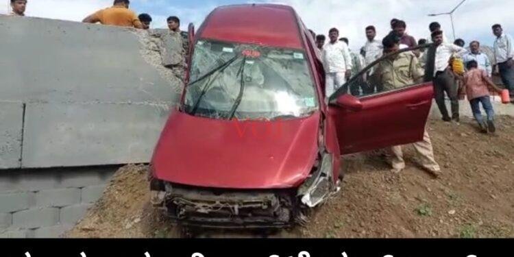 ಗುಂದವಾನ ಬಳಿ ಕಾರ್ ಟೈಯರ್ ಬ್ಲಾಸ್ಟ್.. ಚಾಲಕನ ಪರಿಸ್ಥಿತಿ ಏನಾಗಿದೆ ಗೊತ್ತಾ..?