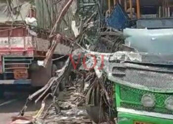 ಲಾರಿ ಮತ್ತು ಬಸ್ ಮುಖಾಮುಖಿ ಡಿಕ್ಕಿ; ಲಾರಿ ಚಾಲಕನ ಸ್ಥಿತಿ ಗಂಭೀರ: