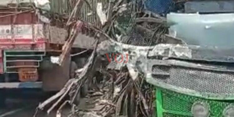 ಲಾರಿ ಮತ್ತು ಬಸ್ ಮುಖಾಮುಖಿ ಡಿಕ್ಕಿ; ಲಾರಿ ಚಾಲಕನ ಸ್ಥಿತಿ ಗಂಭೀರ: