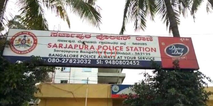 ಸಾಲ ಹಿಂತಿರುಗಿಸದಿರುವ ಕಾರಣಕ್ಕೆ ಮಹಿಳೆಯ ಬಟ್ಟೆ ಬಿಚ್ಚಿ ಮಾರಣಾಂತಿಕ ಹಲ್ಲೆ: