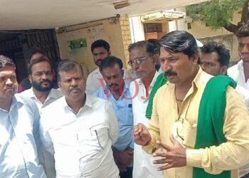 ರೈತರಿಂದ ಹೆಚ್ಚಿನ ಹಣ ವಸೂಲಿ ಮಾಡುತ್ತಿರುವ ಗೊಬ್ಬರದ ಅಂಗಡಿ ಮಾಲೀಕರು: