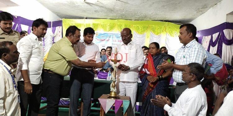 ಅಧಿಕಾರಿಗಳೇ ಸರ್ಕಾರದ ಯೋಜನೆಗಳನ್ನು ಪ್ರಾಮಾಣಿಕವಾಗಿ ಜನರಿಗೆ ತಲುಪುಸಿ- ವಜ್ಜಲ್: