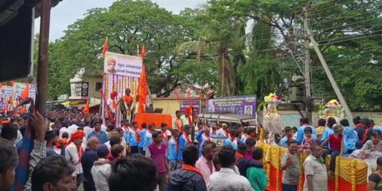 ವಿವಿಧ ಮಹಾನ್ ನಾಯಕರ ಮೂರ್ತಿ ಮೆರವಣಿಗೆ- ಶಾಸಕ ಯತ್ನಾಳ ಚಾಲನೆ: