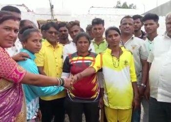 ಕ್ರಿಕೆಟ್ ಆಡಿದ ಗುಮ್ಮಟ ನಗರಿಯ ಯುವತಿಯರು..!