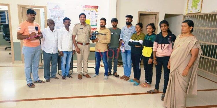 5 ಲಕ್ಷಕ್ಕೆ ಬೇಡಿಕೆ ಇಟ್ಟಿದ್ದ ನಕಲಿ ಪತ್ರಕರ್ತರು ಈಗ ಪೊಲೀಸರ ಅತಿಥಿ::