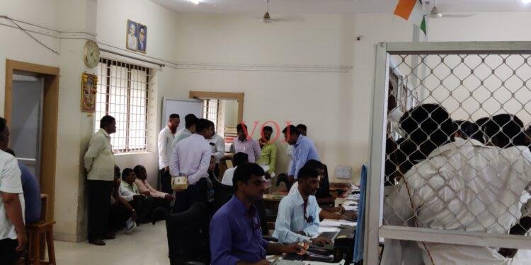 ನಿಂಬೆ ನಾಡಿನ ಸಬ್ ರಜಿಸ್ಟರ್ ಕಛೇರಿ ಮೇಲೆ ಲೋಕಾಯುಕ್ತ ಅಧಿಕಾರಿಗಳ ದಾಳಿ..