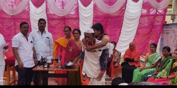 ಅಂಗವಿಕಲರು ಸ್ವಾವಲಂಬನೆ ಜೀವನ ನಡೆಸಬೇಕು : ಕುಂಬಾರ..