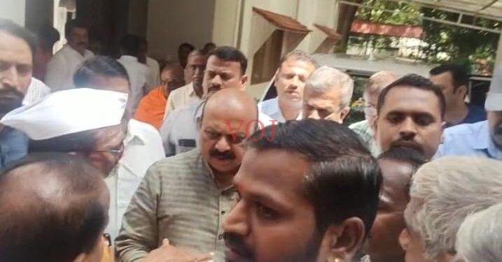 ಮುಖ್ಯ ಮಂತ್ರಿ ಬೊಮ್ಮಾಯಿಗೆ ಬೇಟಿ ಮಾಡಿದ ಗುತ್ತಿ ಬಸವಣ್ಣ ಏತ ನೀರಾವರಿ ಹೋರಾಟ ಸಮೀತಿ..