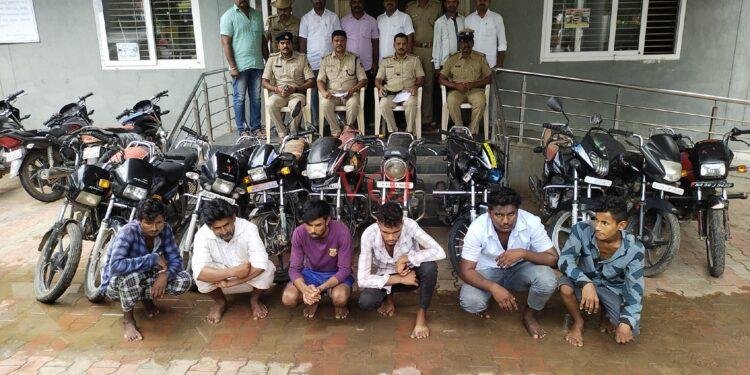 ಬೈಕ್‌ಗಳ್ಳರ ಗ್ಯಾಂಗ್ ಲಾಕ್; ಲಕ್ಷ ಲಕ್ಷ ಮೌಲ್ಯದ ಬೈಕ್ ಜಪ್ತಿ: