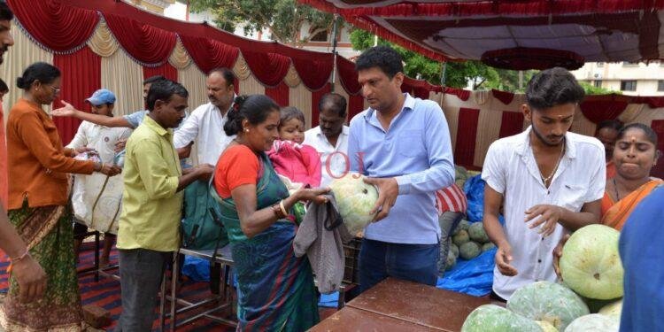 ದಸರಾ ಸಂಭ್ರಮಕ್ಕಾಗಿ ಸತ್ಯಗಣಪತಿ ದೇವಸ್ಥಾನದಿಂದ, ಕುಂಬಳಕಾಯಿ ಸಮೇತ ಪೂಜಾ ಸಾಮಗ್ರಿ ವಿತರಣೆ..