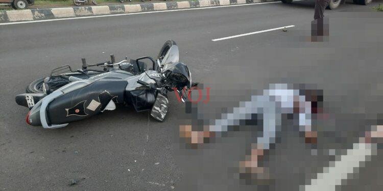 ಲಾರಿಗೆ ಹಿಂಬದಿಯಿಂದ ಬೈಕ್ ಡಿಕ್ಕಿ, ಓರ್ವ ಬೈಕ್ ಸವಾರ ಸಾವು..!