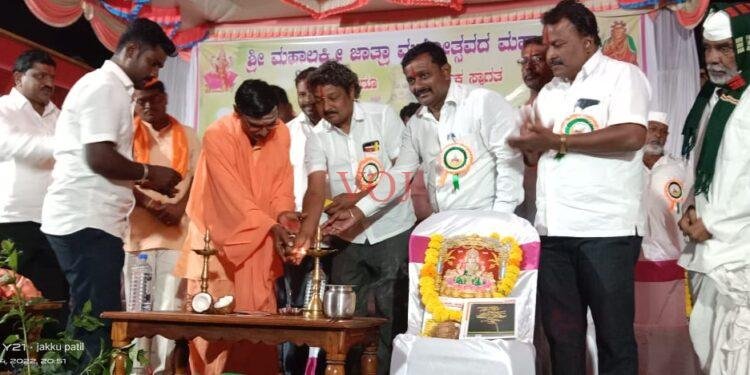 ಮಹಾಲಕ್ಷ್ಮಿದೇವಿ ಜಾತ್ರೆಯಲ್ಲಿ ಪಗಡಿ ಪಂದ್ಯಾವಳಿ ಉದ್ಘಾಟಸಿದ‌ : ಜೆಡಿಎಸ್ ಮುಖಂಡ ಬಿ.ಡಿ. ಪಾಟೀಲ..