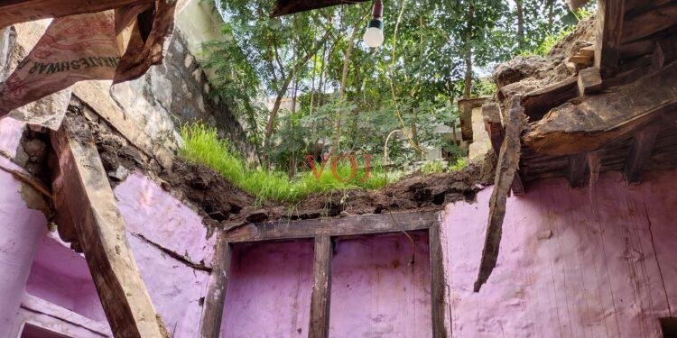 ಮನೆಯ ಮಲ್ಚಾವಣೆ ಕುಸಿತ; ಕ್ಷಣಾರ್ಧದಲ್ಲೇ ತಪ್ಪಿದ ಭಾರಿ ಅನಾಹುತ: