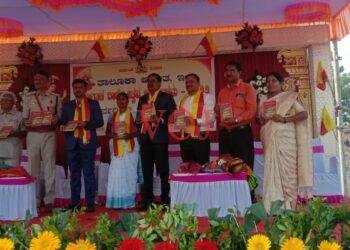 ರಾಜ್ಯೋತ್ಸವ ಸಂಭ್ರಮ “ಅರಳುವ ಹೂಗಳು” ಕೃತಿ ಬಿಡುಗಡೆ : AC ರಾಮಚಂದ್ರ ಗಡದೆ..