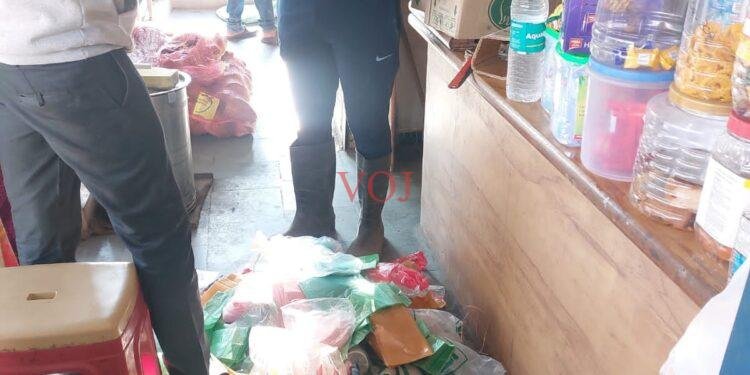 ಅಕ್ರಮವಾಗಿ ಸಂಗ್ರಹಿಸಿಟ್ಟಿದ್ದ ಪ್ಲಾಸ್ಟಿಕ್ ಅಂಗಡಿಗಳ ಮೇಲೆ ದಾಳಿ..!