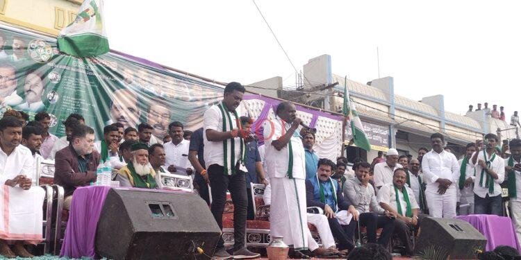 ರಾಜ್ಯವನ್ನು ಲೂಟಿ ಮಾಡುವವರ ಕೈಗೆ ಅಧಿಕಾರ ಕೊಡಬೇಡಿ- ಮಾಜಿ ಸಿ.ಎಂ. ಕುಮಾರಸ್ವಾಮಿ: