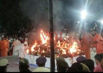 ನಡೆದಾಡುವ ದೇವರು ಸಿದ್ಧೇಶ್ವರ ಶ್ರೀಗಳಿಗೆ ಅಗ್ನಿ ಸ್ಪರ್ಶ..