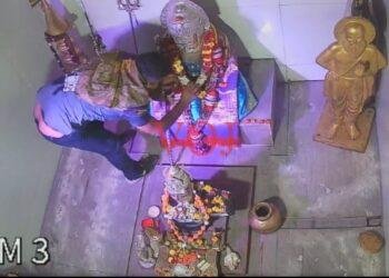 ದೇವರ ಮೂರ್ತಿ ಮೇಲಿನ ಚಿನ್ನ, ಬೆಳ್ಳಿಯನ್ನು ಕದ್ದ ಕಳ್ಳರು..!