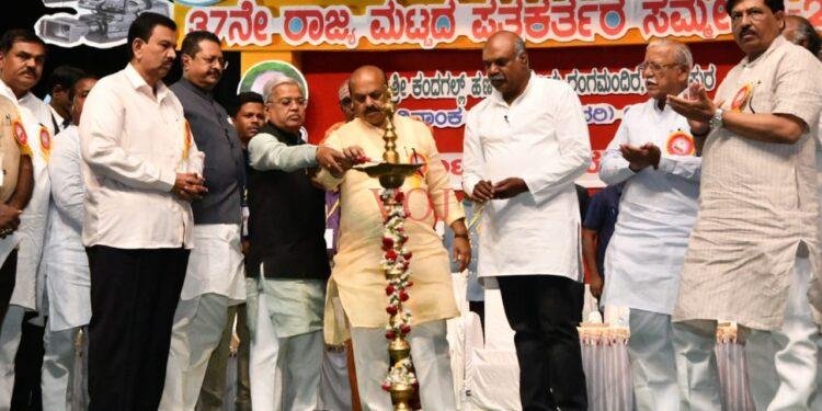 ನಾಡದೊರೆ ಎನ್ನುವುದಕ್ಕೆ ಬ್ರೇಕ್ ಹಾಕಿ..ಸಿ ಎಮ್ ಬಸವರಾಜ ಬೊಮ್ಮಾಯಿ..