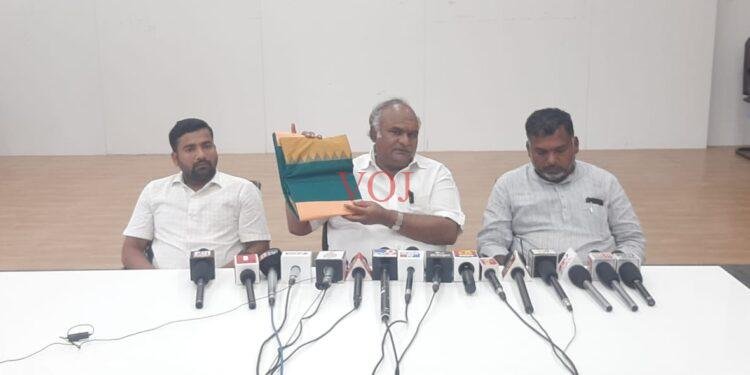 ಕಾಂಗ್ರೆಸ್ ಸೀರೆ, ಮೊಬೈಲ್ ಹಂಚುವ ಆಮಿಷ..ವಿಜುಗೌಡ ಪಾಟೀಲ