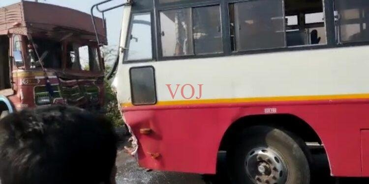 ಸಾರಿಗೆ ಬಸ್ ಹಾಗೂ ಲಾರಿ ನಡುವೆ ಮುಖಾಮುಖಿ ಡಿಕ್ಕಿ..!