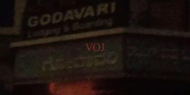 ವಿದ್ಯುತ್ ಶಾರ್ಟ್ ಸರ್ಕ್ಯೂಟ್ನಿಂದ ಹೊಟೇಲ್ನಲ್ಲಿ ಬೆಂಕಿ..! ತಪ್ಪಿದ ಬಾರೀ ಅನಾಹುತ್..