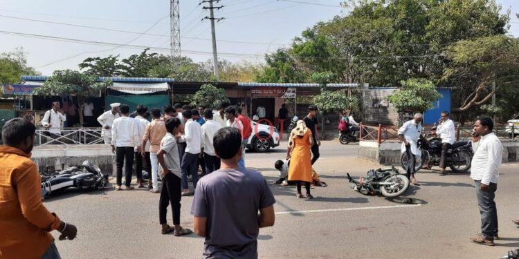 ಎರಡು ಬೈಕ್ ಗಳ ನಡುವೆ ಅಪಘಾತದಲ್ಲಿ ಮೂವರು ಗಾಯ..!