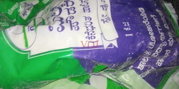 ಮಕ್ಕಳ ಆಹಾರ ಪದಾರ್ಥಗಳ ಸಾಗಾಟ, ಸ್ಥಳೀಯರ ಕೈಗೆ ಸಿಕ್ಕಿಬಿದ್ದ ಶಿಕ್ಷಕಿ,