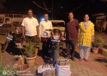 ಬೈಕ್ನಲ್ಲಿ ಅಕ್ರಮವಾಗಿ ಮದ್ಯ ಸಾಗಾಟ, ಅಬಕಾರಿ ಪೊಲೀಸರು ದಾಳಿ..!