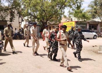 ಸೇನಾಪಡೆ, ಪೋಲಿಸರಿಂದ ಪಥಸಂಚಲನ: