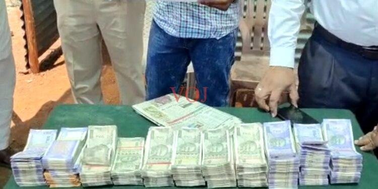 ಕಂತೆ ಕಂತೆ ಹಣ ಪತ್ತೆ..! ಎಲ್ಲಿ..?