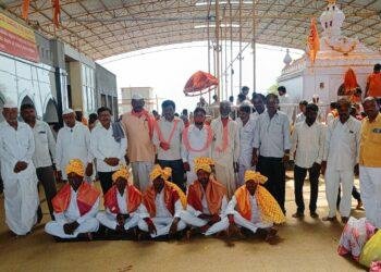 74 ಕಿ.ಮಿ ಪಾದಯಾತ್ರೆಗೈದು ಹರಕೆ ತಿರಸಿದ ಕಾಂಗ್ರೆಸ್ ಅಭಿಮಾನಿಗಳು