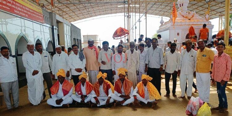 74 ಕಿ.ಮಿ ಪಾದಯಾತ್ರೆಗೈದು ಹರಕೆ ತಿರಸಿದ ಕಾಂಗ್ರೆಸ್ ಅಭಿಮಾನಿಗಳು