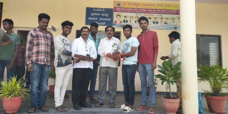 ABVP ವಿಧ್ಯಾರ್ಥಿಗಳಿಂದ ಸಸಿ ವಿತರಣೆ..