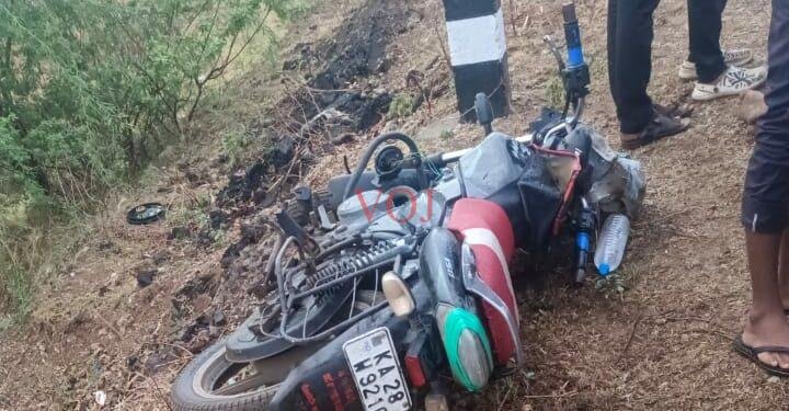 ಚಲಿಸುತ್ತಿದ್ದ ಬೈಕ್ ಸ್ಕಿಡ್ಯಾಗಿ ಬಿದ್ದಿರುವ ಬೈಕ್ ಸವಾರನಿಗೆ ಗಂಭೀರ ಗಾಯ..!