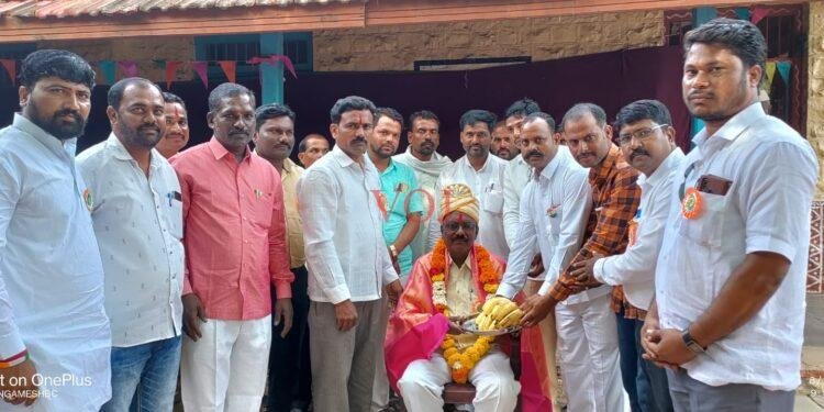 ಸರಕಾರಿ ಶಾಲೆಗೆ ₹ 20,000 ದೇಣಿಗೆ ನೀಡಿದ ಮಾಜಿ ಅಧ್ಯಕ್ಷ..