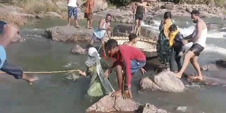 ಯಾತ್ರಿಕರನ್ನು ಪ್ರಾಣಪಯಾದಿಂದ ಪಾರು ಮಾಡಿದ ನಾವಿಕರು.