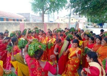 ಓಂ ಶಕ್ತಿ ದೇವಾಲಯದಲ್ಲಿ ಆಡಿ ಗಂಜಿಯನ್ನು ಸಮರ್ಪಿಸಿದ ಭಕ್ತವೃಂದ..!