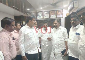 ಗಡಿ ಗ್ರಾಮದ ಅಭಿವೃದ್ಧಿಯ ಬಗ್ಗೆ ಶಾಸಕರ ಜೊತೆ ಚರ್ಚೆ ನಡೆಸಿದ MR ಮಂಜುನಾಥ್..