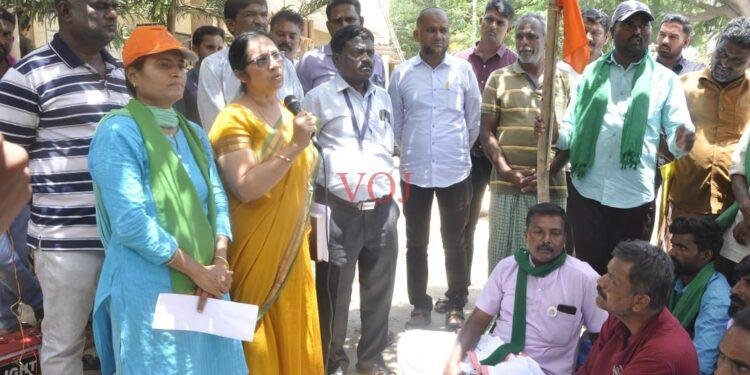 ವಿದ್ಯುತ್ ಪೂರೈಕೆಗಾಗಿ ಚೆಸ್ಕಾಂ ವಿರುದ್ಧ ಪ್ರತಿಭಟನೆ..!