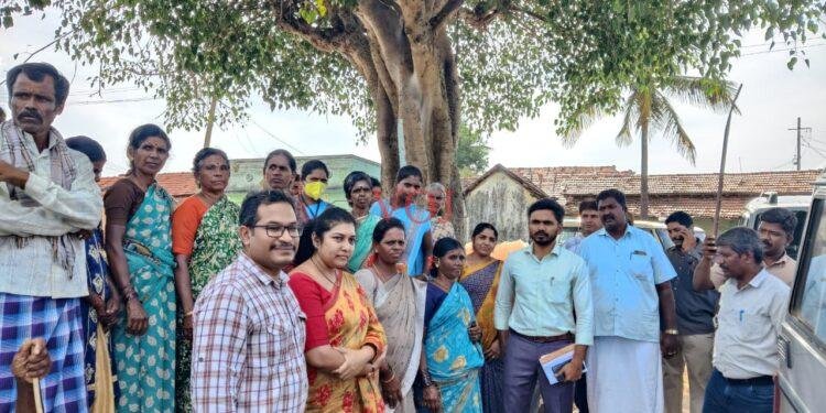 ಚೆಂಗಡಿ ಗ್ರಾಮಕ್ಕೆ ಡಿಸಿ ಬೇಟಿ ; ಗ್ರಾಮದಲ್ಲಿ ಸಮಸ್ಯೆಗಳ ಸುರಿಮಳೆ..!