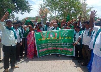 ಚೆಸ್ಕಾಂ ಇಲಾಖೆ ವಿರುದ್ಧ ಬೃಹತ್ ಪ್ರತಿಭಟನೆ..!