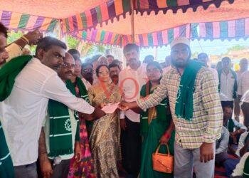 ಶಾಸಕರ ಮನವಿಗೆ ತಾತ್ಕಾಲಿಕ‌ವಾಗಿ ಪ್ರತಿಭಟನೆ ಕೈ ಬಿಟ್ಟ ರೈತರು..!