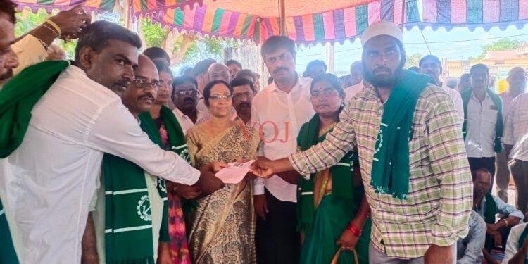 ಶಾಸಕರ ಮನವಿಗೆ ತಾತ್ಕಾಲಿಕವಾಗಿ ಪ್ರತಿಭಟನೆ ಕೈ ಬಿಟ್ಟ ರೈತರು..!