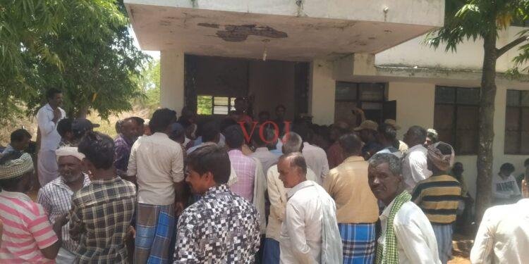 ಸಮರ್ಪಕ ವಿದ್ಯುತ್ ಪೂರೈಸುವಂತೆ ರೈತರಿಂದ ಪ್ರತಿಭಟನೆ..!