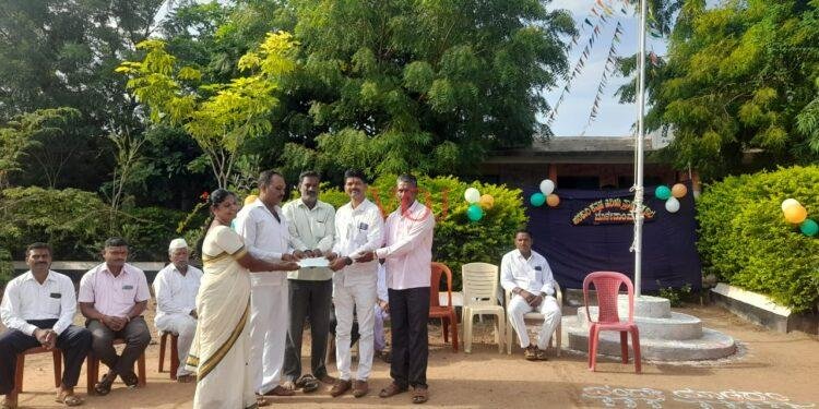 ಸ್ವಾತಂತ್ರೋತ್ಸವದಲ್ಲಿ ಭಾಗಿಯಾದ ಮಕ್ಕಳಿಗೆ ಸ್ಪೋರ್ಟ್ ಶರ್ಟ್ಕೊಳ್ಳಲು ₹15000 ದೇಣಿಗೆ